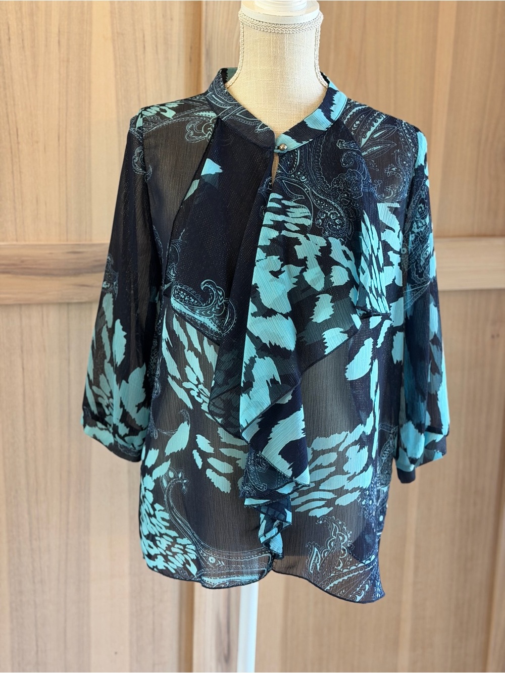 Tea n Rose Sheer Patterned Chiffon Blouse. Women’s Sz-L Navy | Teal | Ruffle